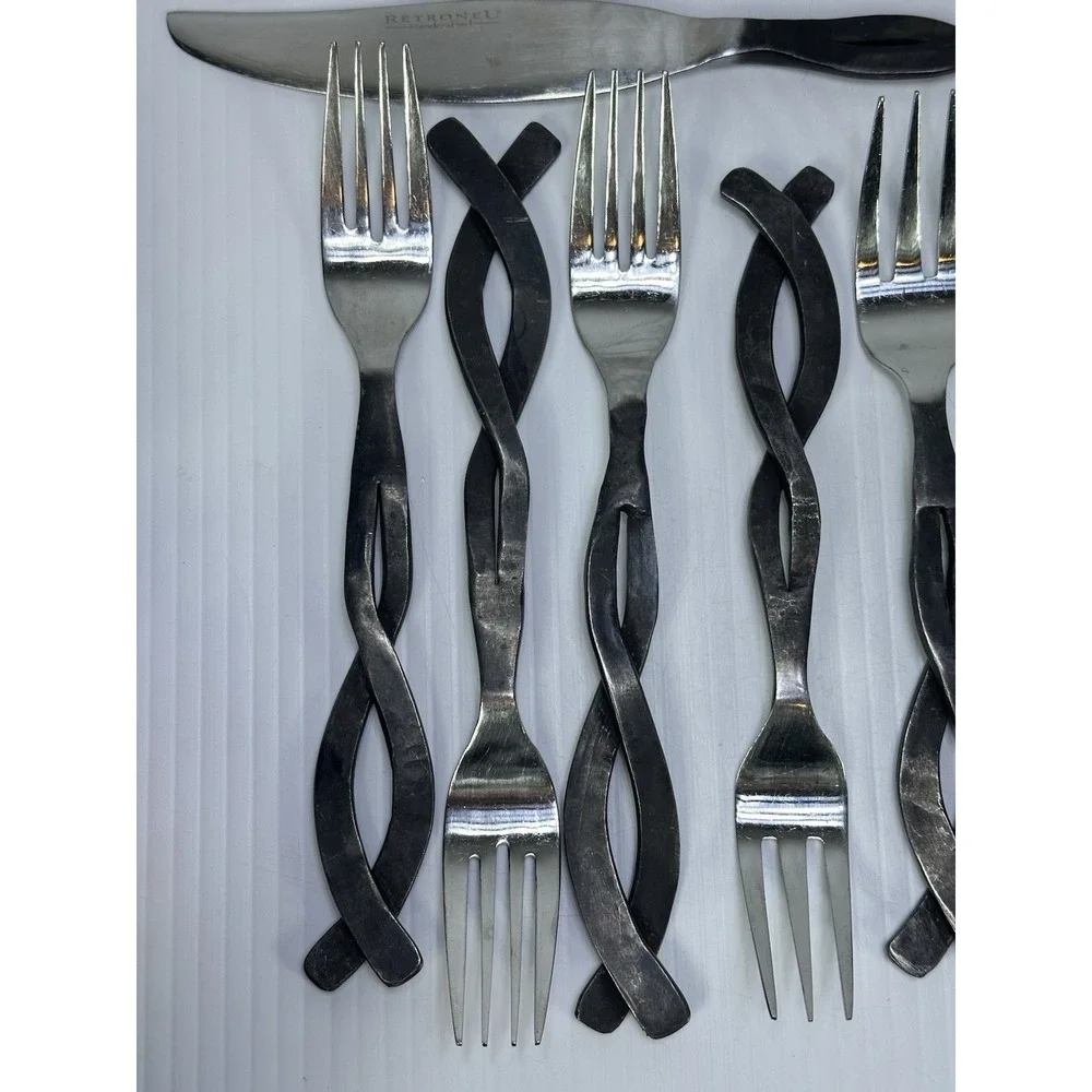 27 Retroneu SPAGHETTI 3 Dinner 5 Salad 8 Tablespoons 6 Teaspoons 5 Knives Flat